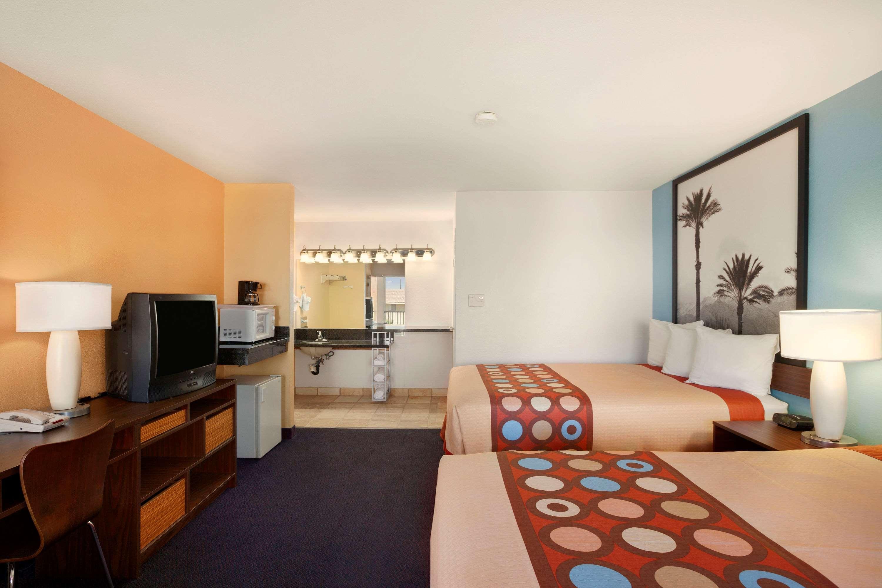 Super 8 By Wyndham Indio Hotel Exterior foto