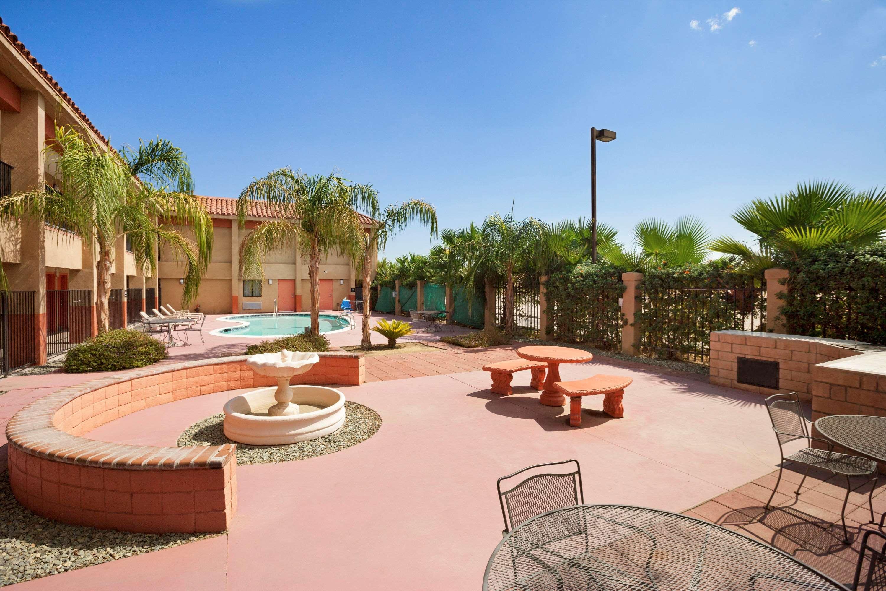 Super 8 By Wyndham Indio Hotel Exterior foto