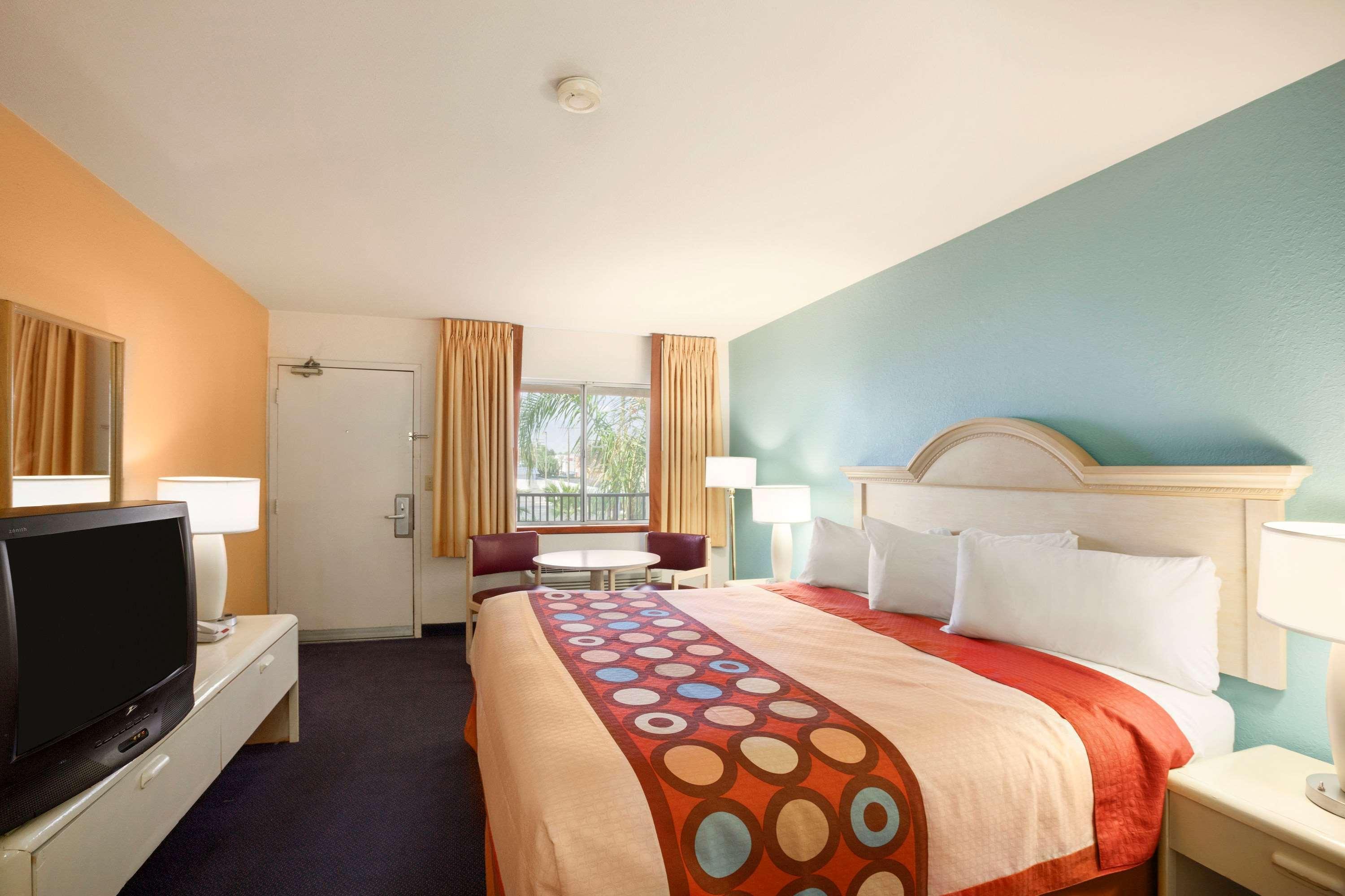 Super 8 By Wyndham Indio Hotel Exterior foto
