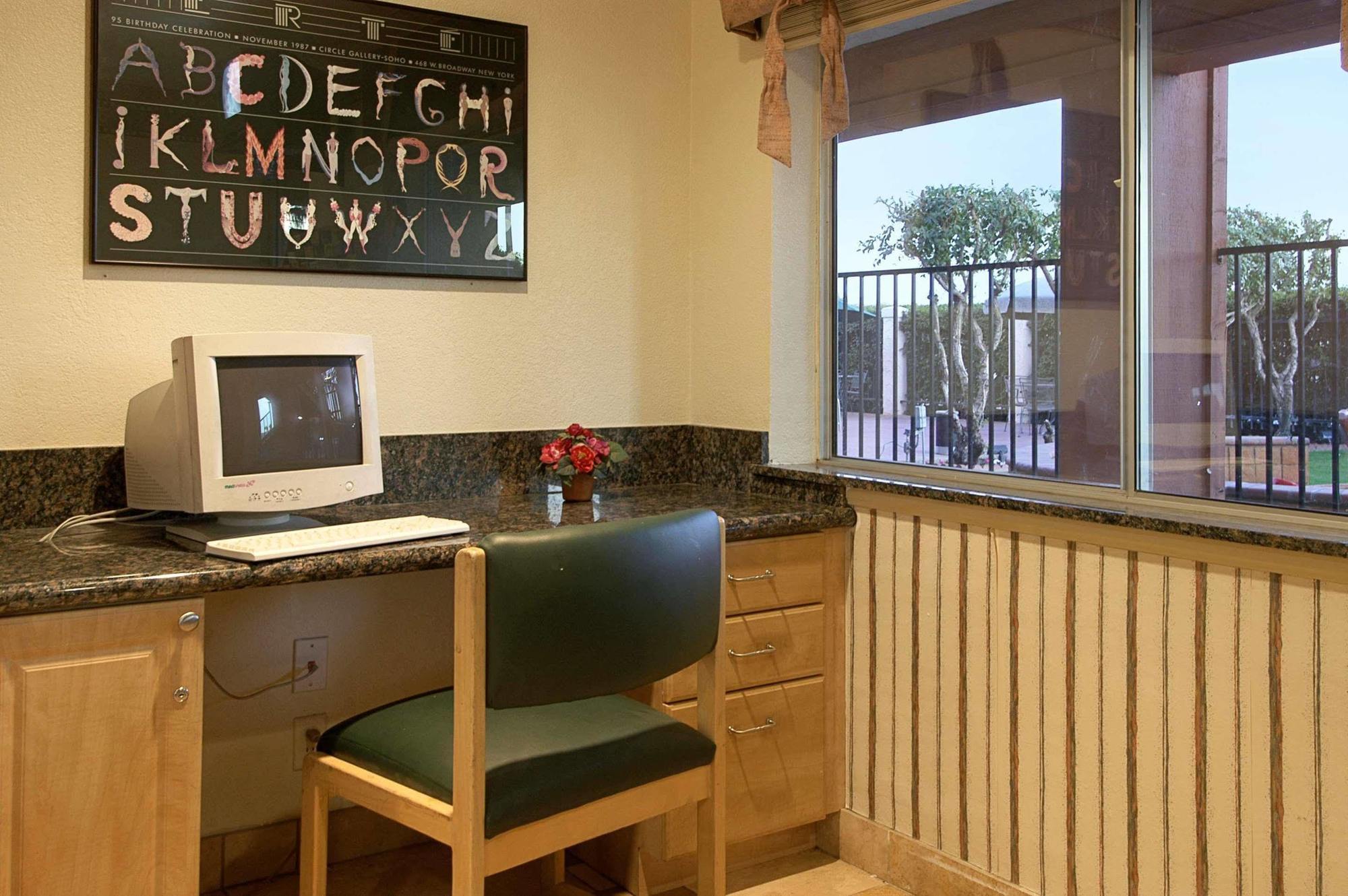 Super 8 By Wyndham Indio Hotel Exterior foto